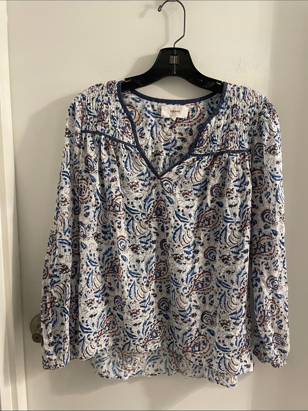 Xirena XS Blue multicolor Paisley Print smocked shoulders long Sleeve Blouse